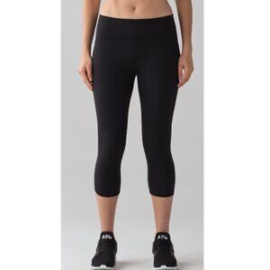 LIKE NEW! Lululemon Train Times Crop (17") Black